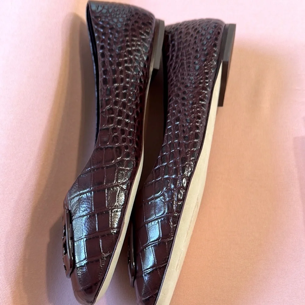 New Women's Tory Burch Brown Leather Flats. Size 8.